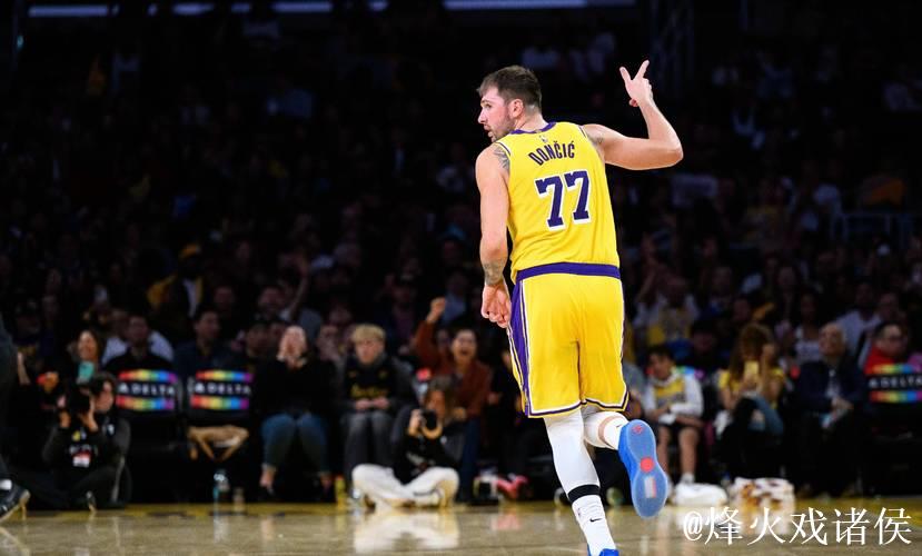 东契奇空砍35分 湖人不敌马刺